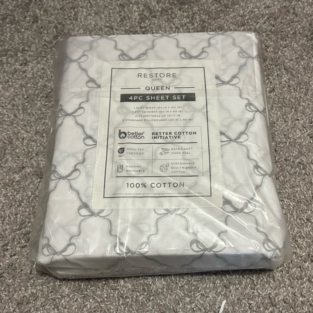 Brand new Queen sheet set